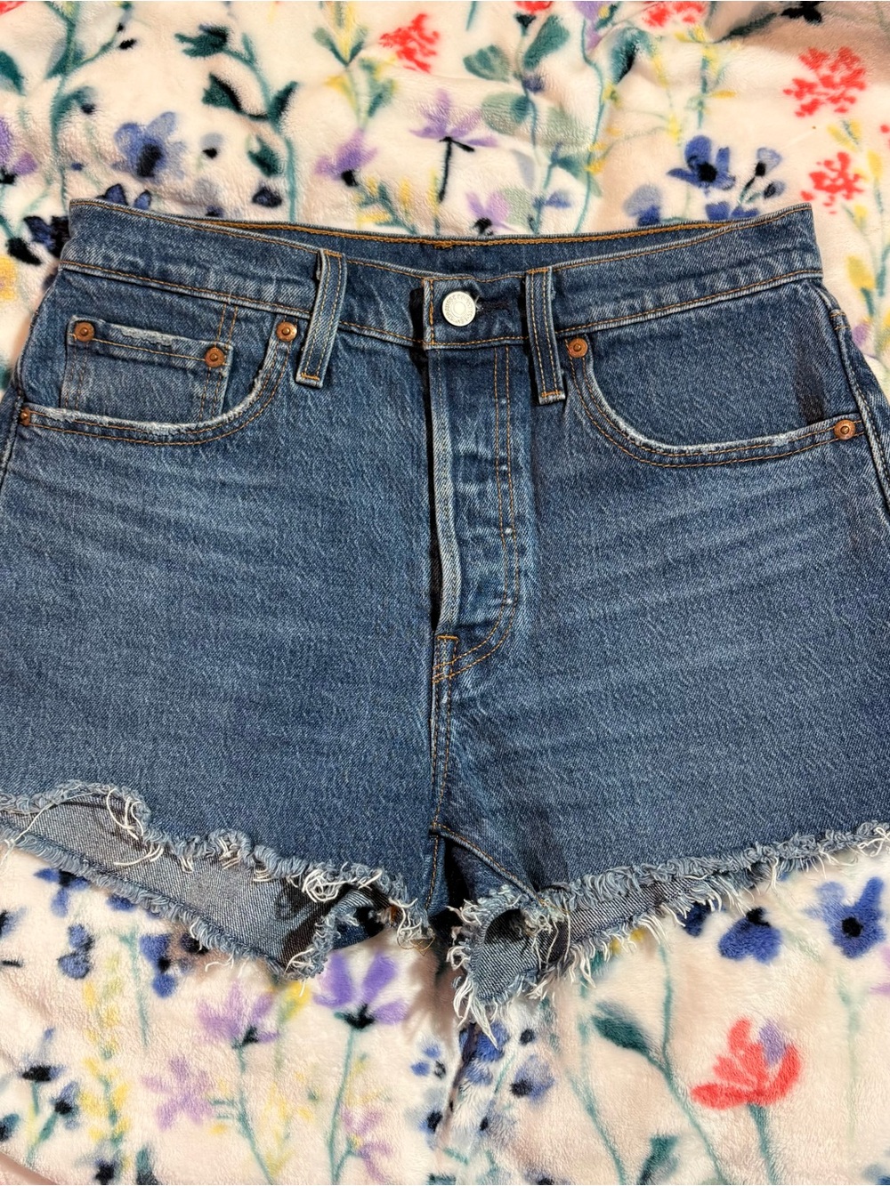 Levi’s 501 Cutoff Denim Shorts Medium Wash Raw Hem Vintage Style